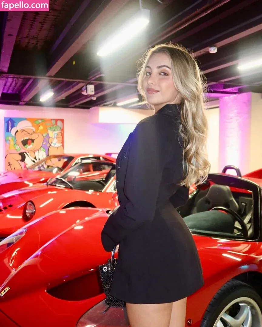 Emelia Hartford Onlyfans Photo Gallery 