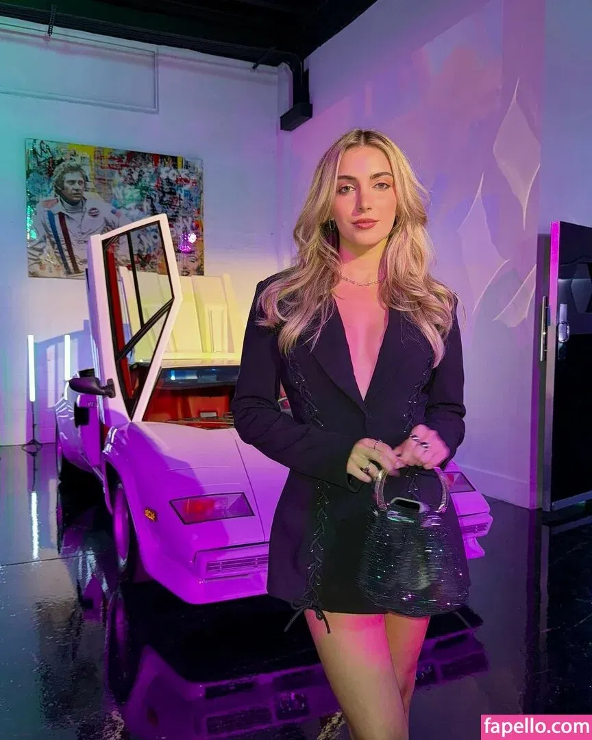 Emelia Hartford Onlyfans Photo Gallery 