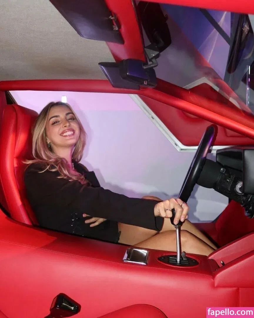 Emelia Hartford Onlyfans Photo Gallery 