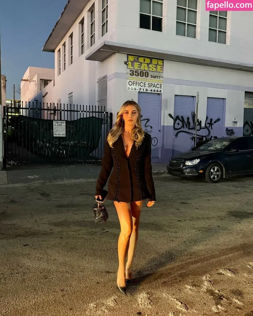 Emelia Hartford Onlyfans Photo Gallery 