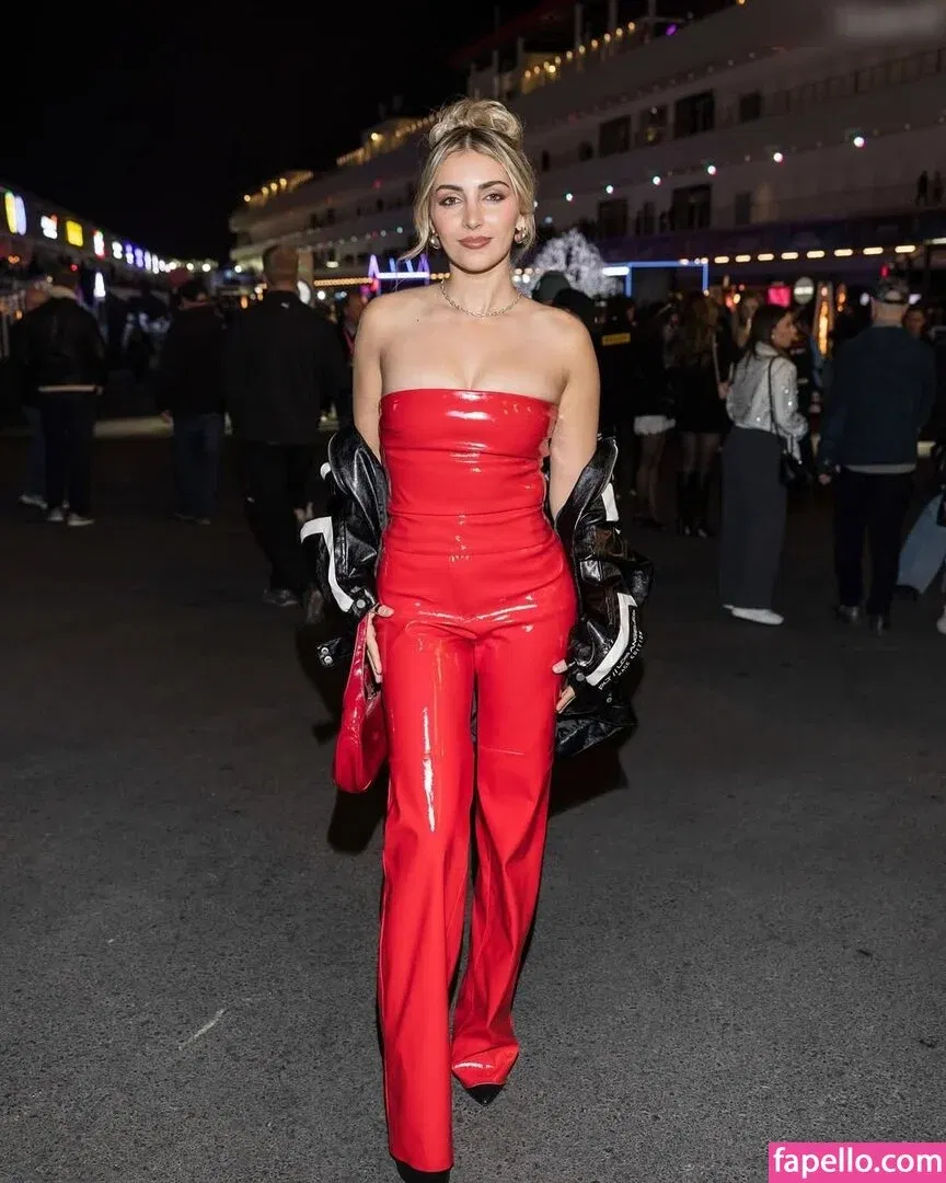 Emelia Hartford Onlyfans Photo Gallery 