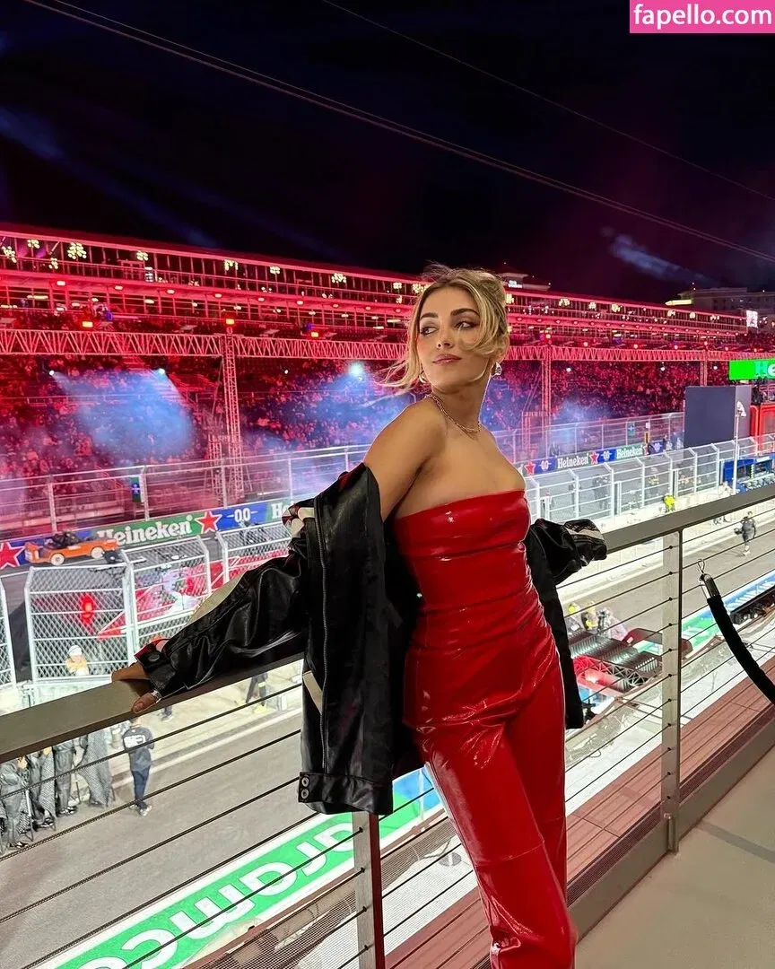 Emelia Hartford Onlyfans Photo Gallery 