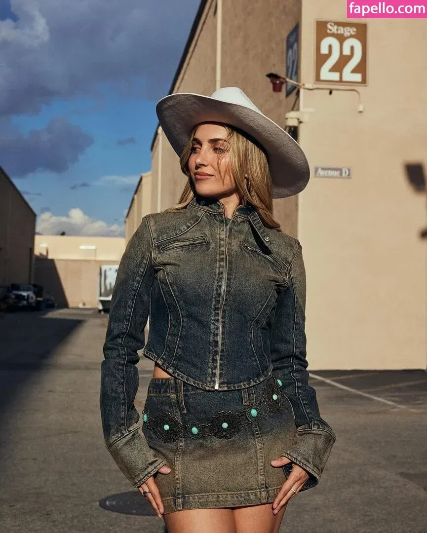 Emelia Hartford Onlyfans Photo Gallery 