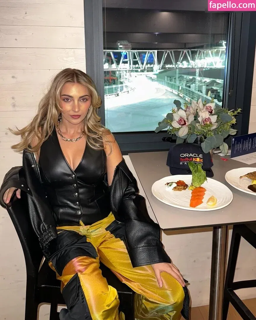 Emelia Hartford Onlyfans Photo Gallery 