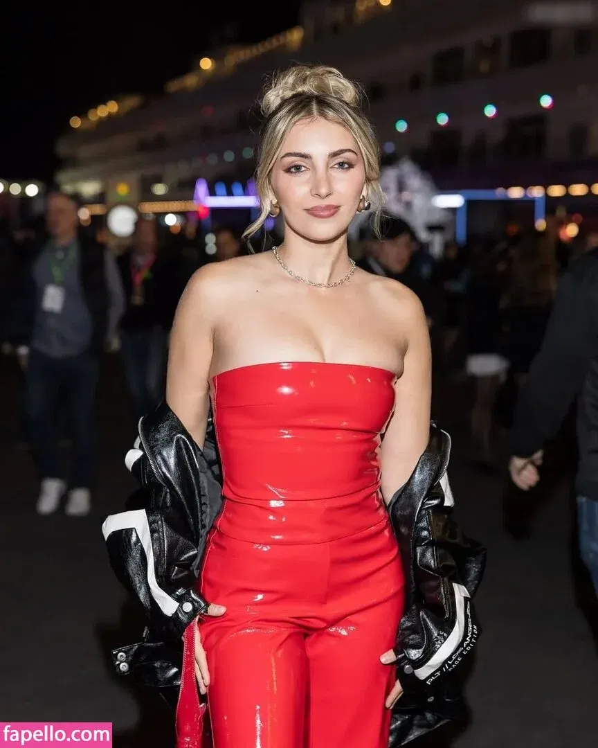 Emelia Hartford Onlyfans Photo Gallery 