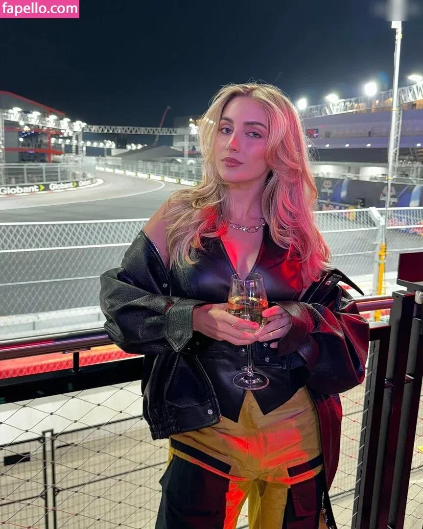 Emelia Hartford Onlyfans Photo Gallery 