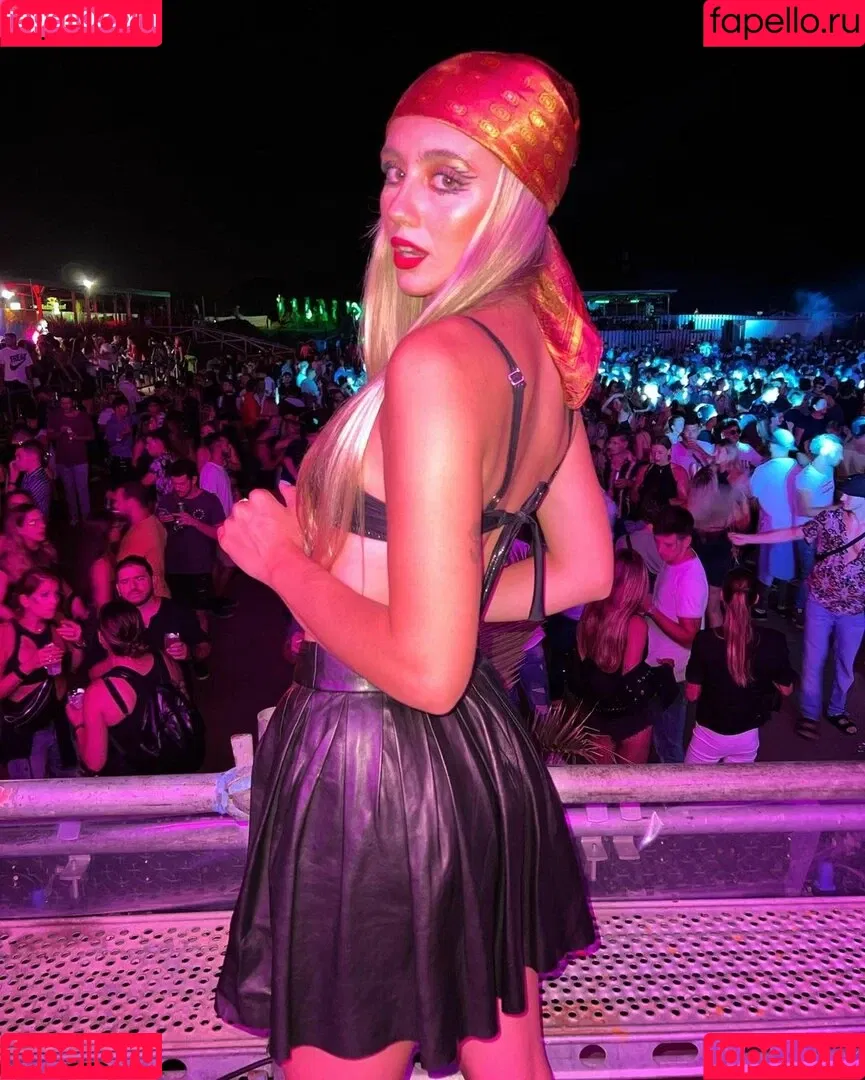 Morena Beltrán Onlyfans Photo Gallery 