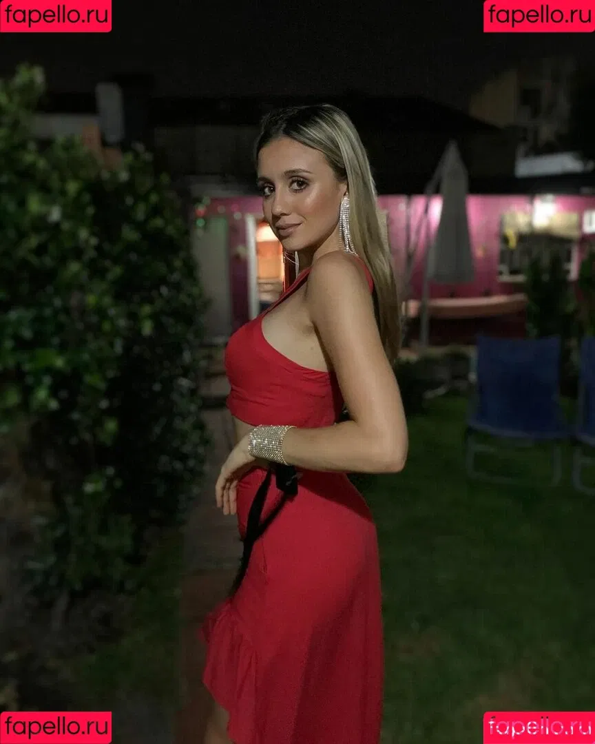 Morena Beltrán Onlyfans Photo Gallery 
