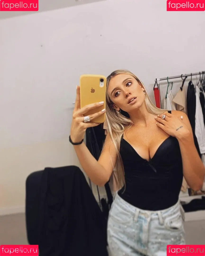 Morena Beltrán Onlyfans Photo Gallery 