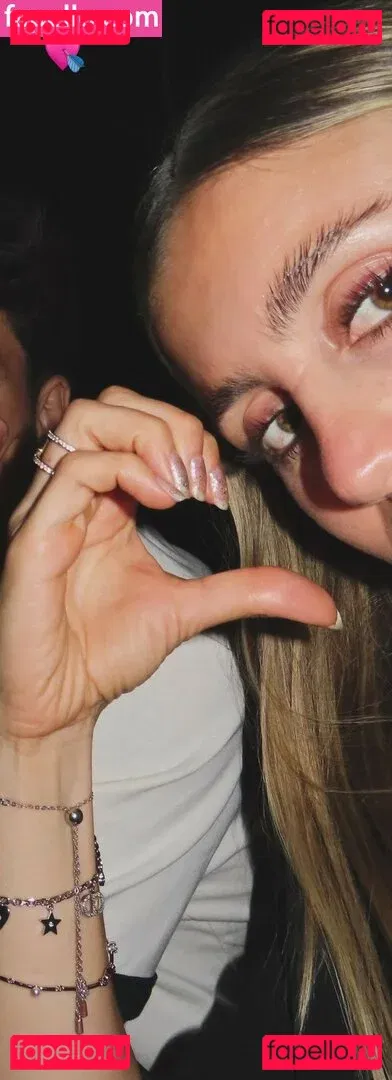 Morena Beltrán Onlyfans Photo Gallery 