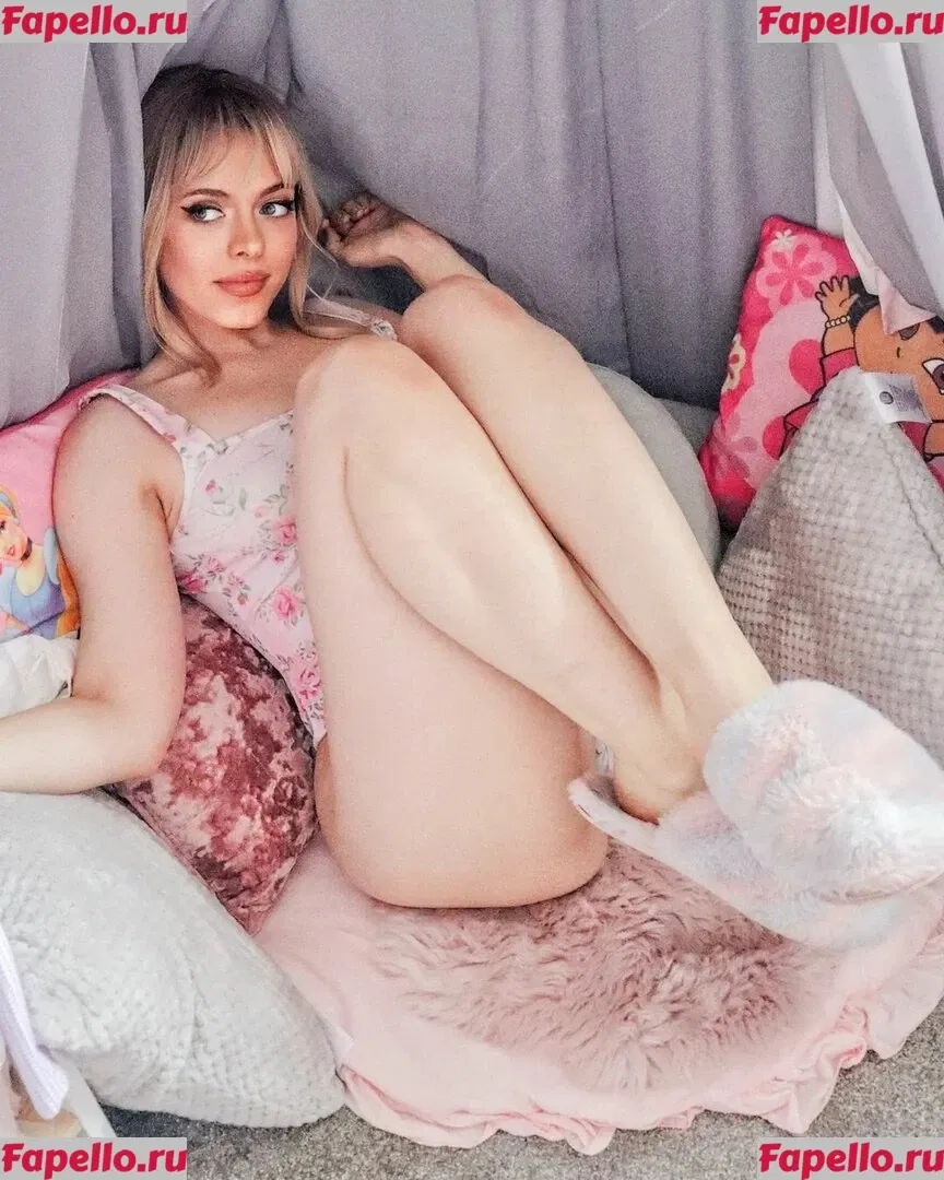 Kirsten Ria Onlyfans Photo Gallery 