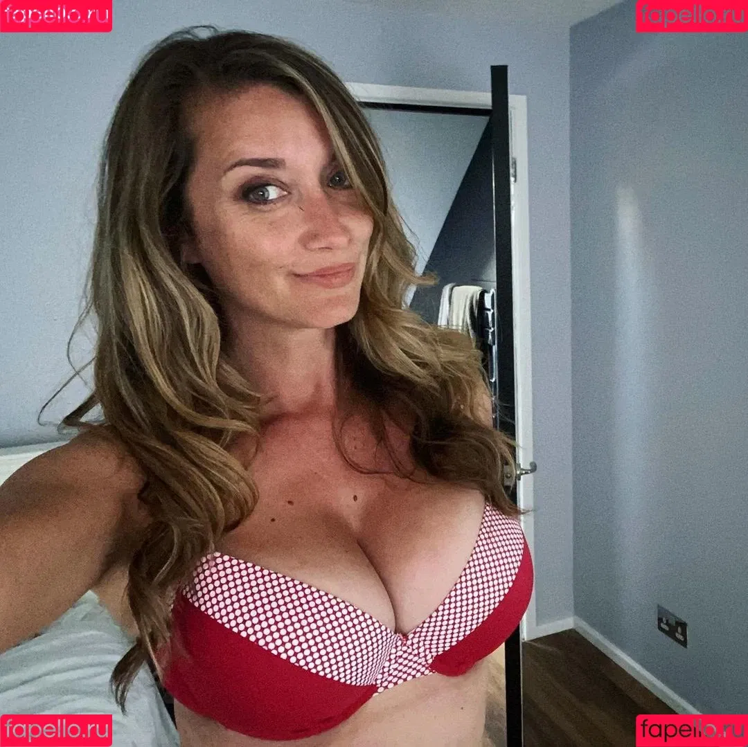 Sarah Champion Onlyfans Photo Gallery 