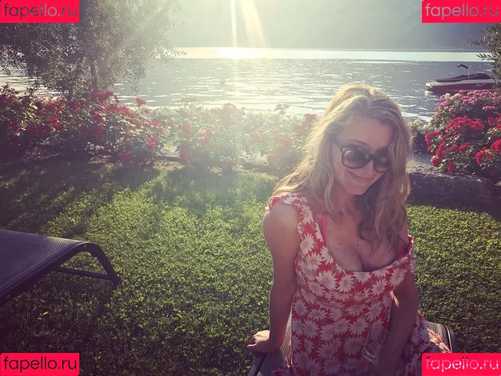 Sarah Champion Onlyfans Photo Gallery 