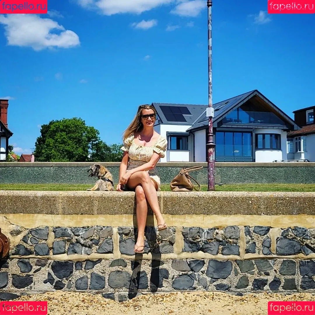 Sarah Champion Onlyfans Photo Gallery 