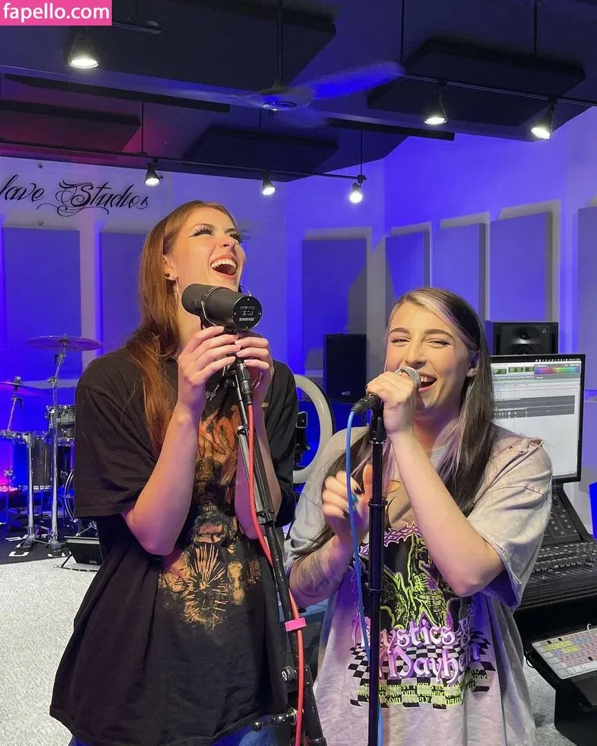 luweazl Onlyfans Photo Gallery 