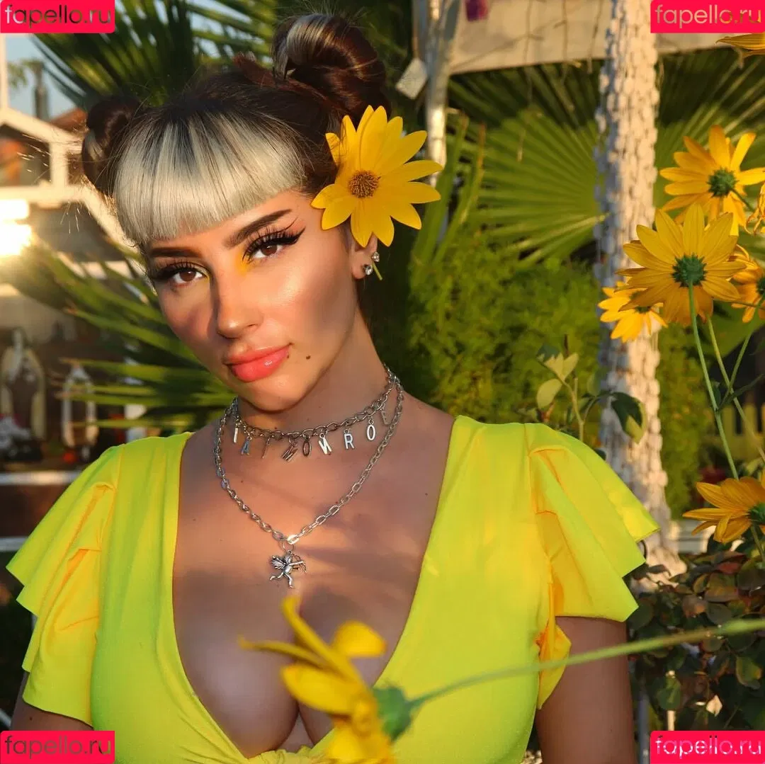Vai Monroe Onlyfans Photo Gallery 