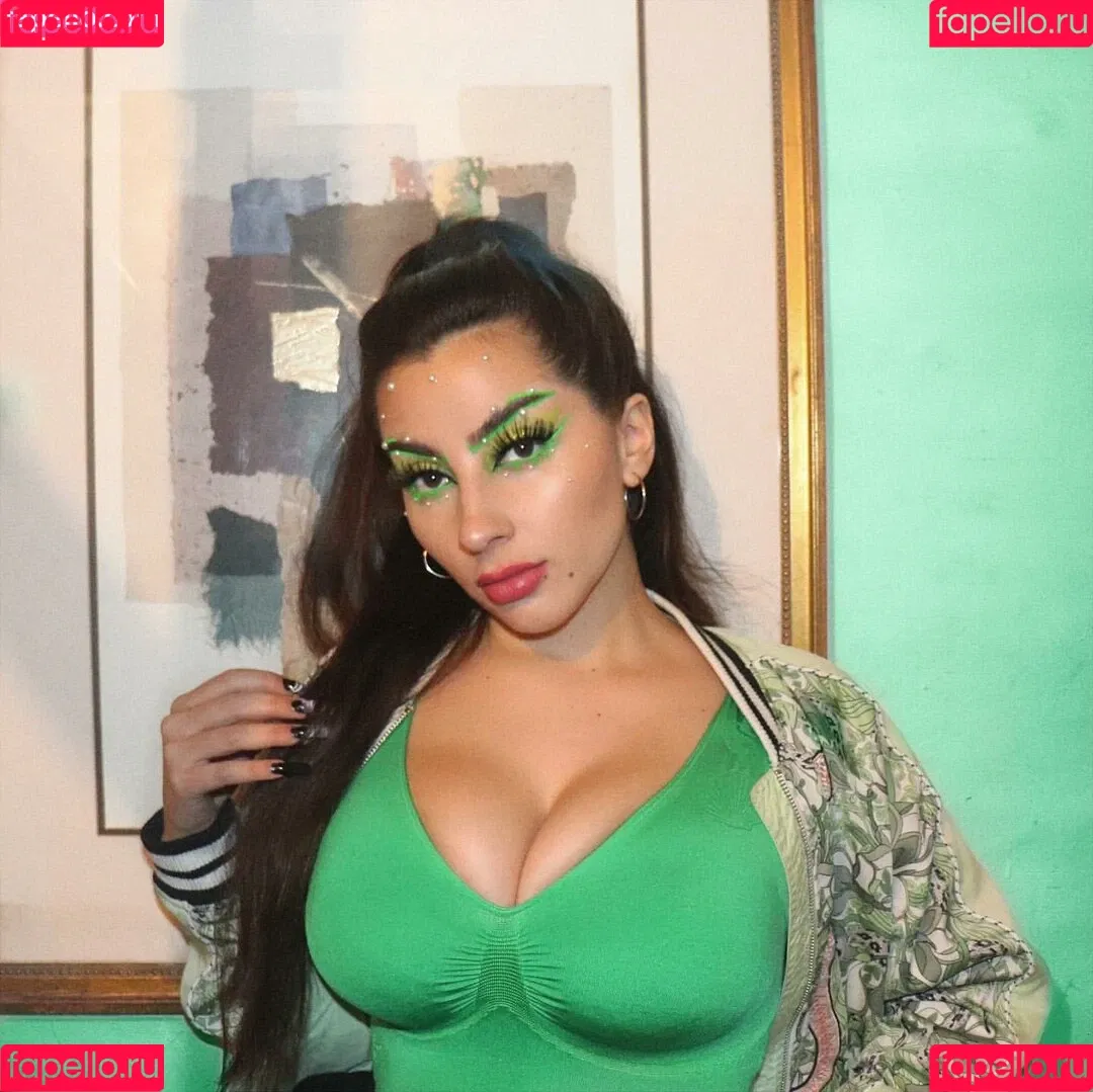 Vai Monroe Onlyfans Photo Gallery 