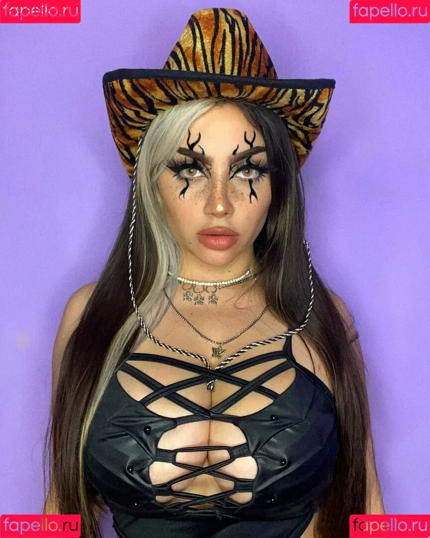 Vai Monroe Onlyfans Photo Gallery 