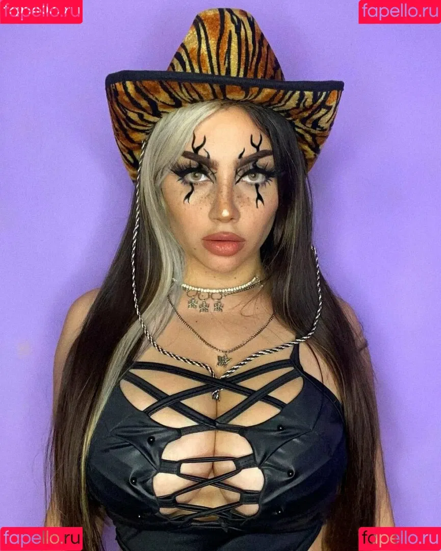 Vai Monroe Onlyfans Photo Gallery 