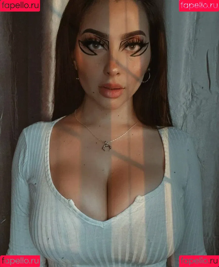 Vai Monroe Onlyfans Photo Gallery 