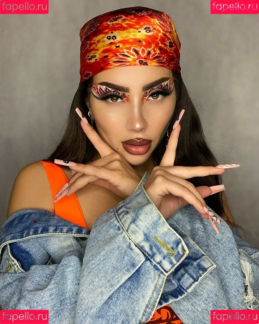Vai Monroe Onlyfans Photo Gallery 