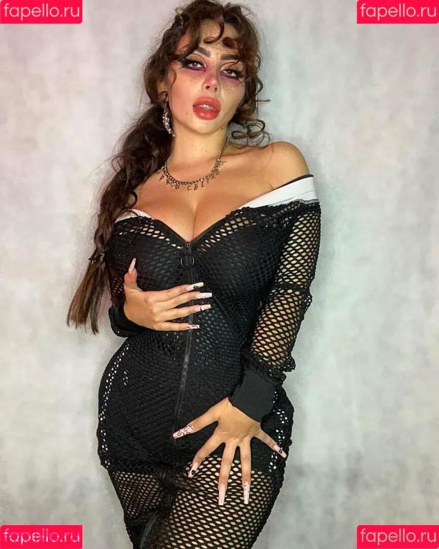 Vai Monroe Onlyfans Photo Gallery 