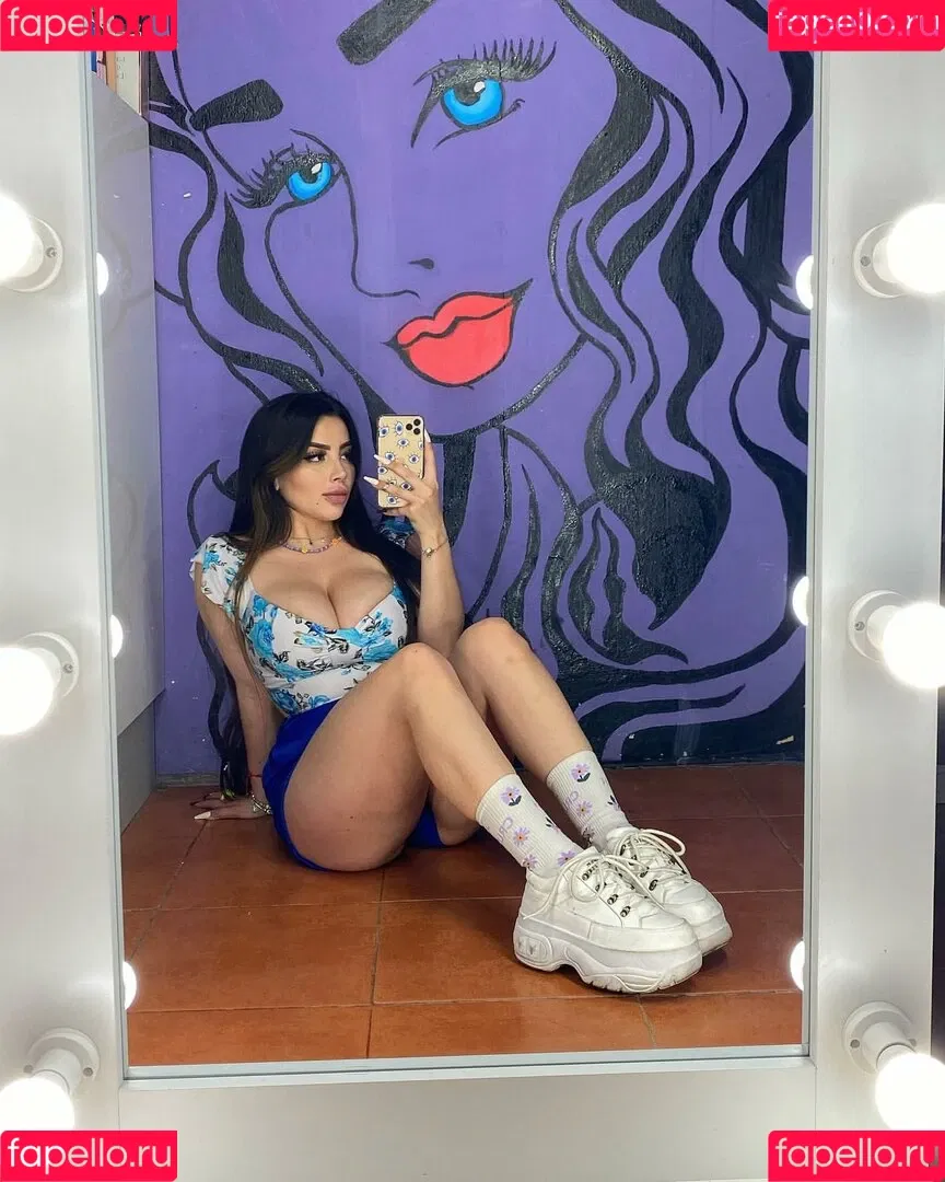 Vai Monroe Onlyfans Photo Gallery 
