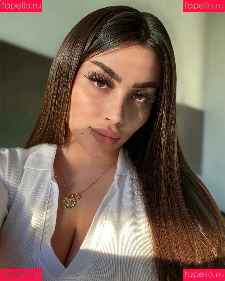 Vai Monroe Onlyfans Photo Gallery 