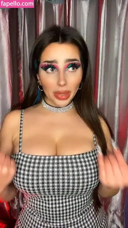 Vai Monroe Onlyfans Photo Gallery 