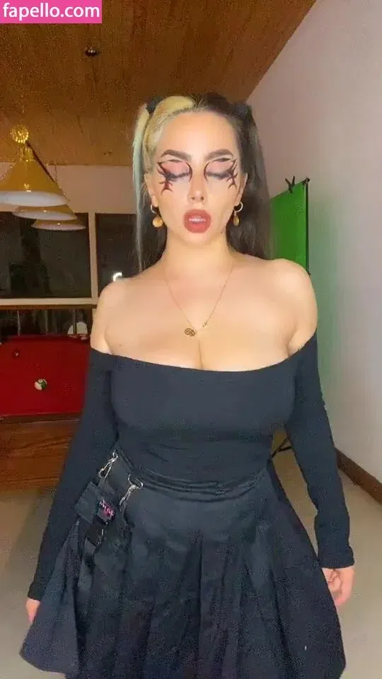 Vai Monroe Onlyfans Photo Gallery 