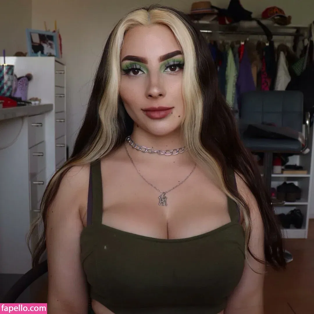 Vai Monroe Onlyfans Photo Gallery 