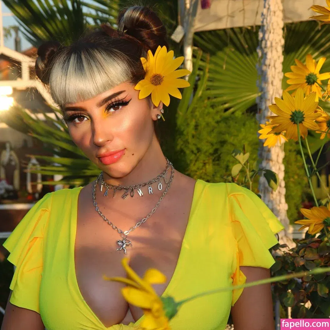 Vai Monroe Onlyfans Photo Gallery 