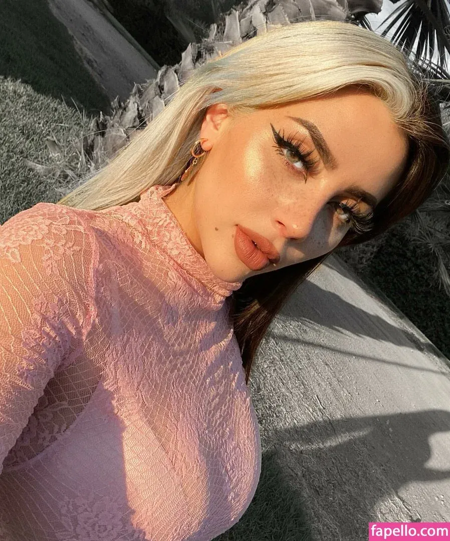 Vai Monroe Onlyfans Photo Gallery 