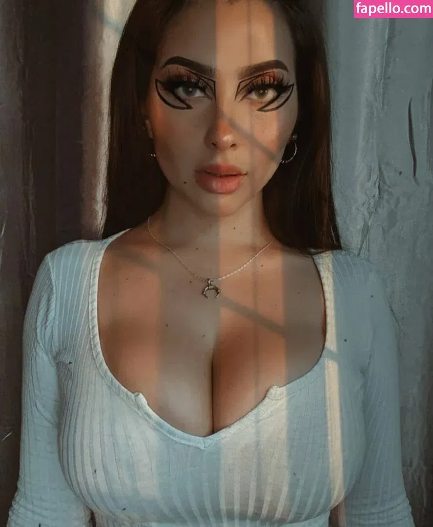 Vai Monroe Onlyfans Photo Gallery 