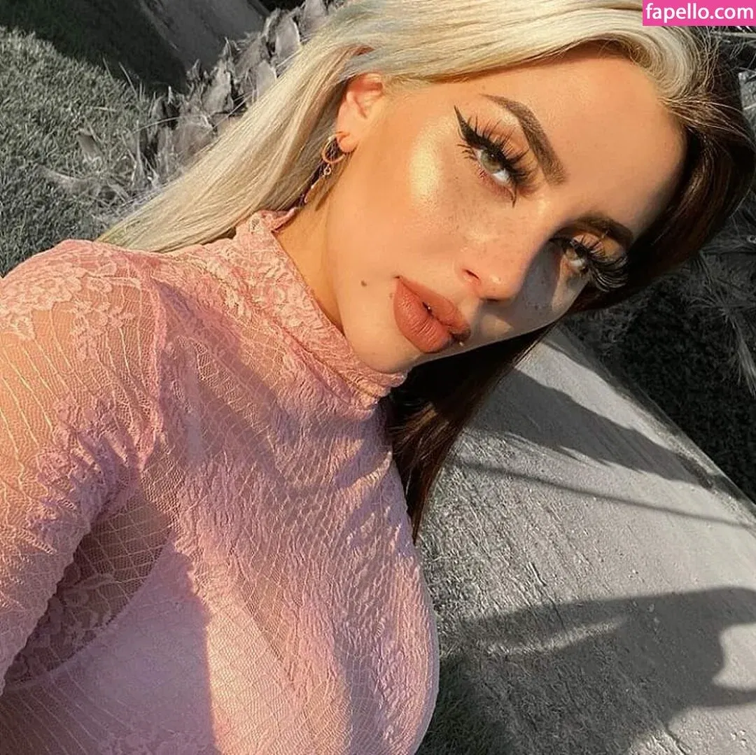 Vai Monroe Onlyfans Photo Gallery 