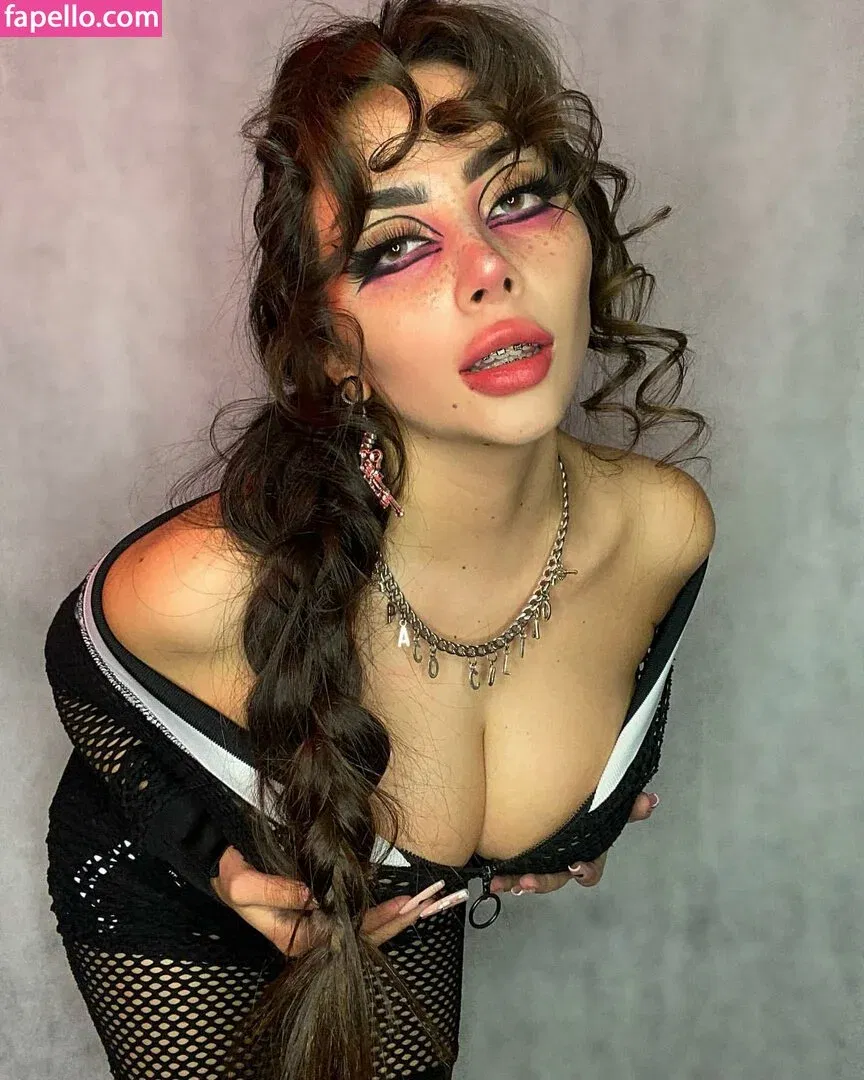 Vai Monroe Onlyfans Photo Gallery 