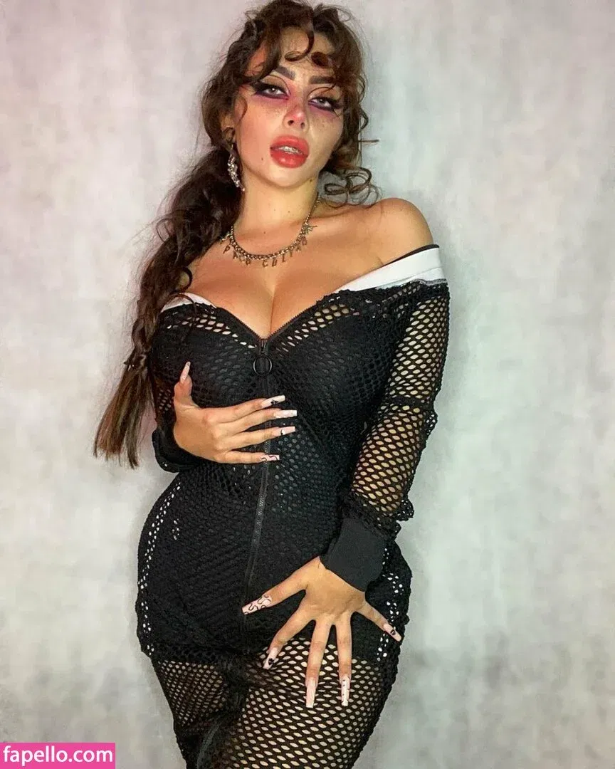 Vai Monroe Onlyfans Photo Gallery 