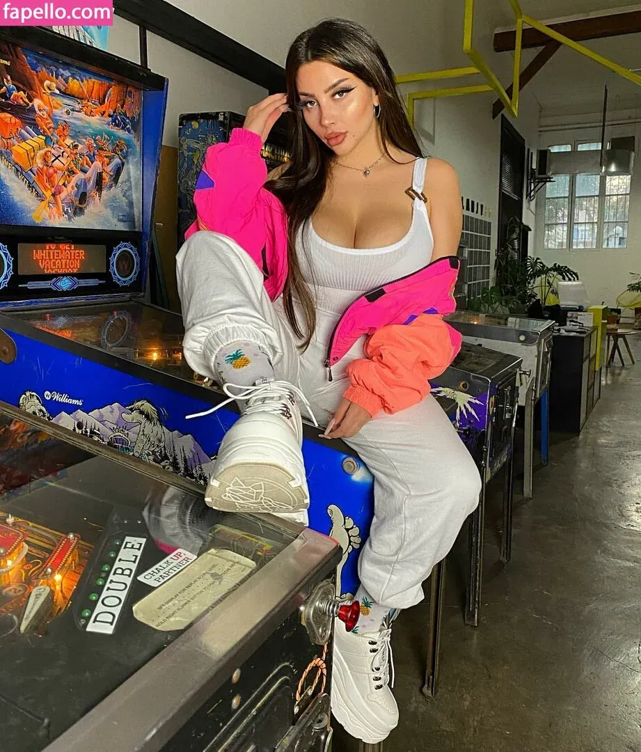 Vai Monroe Onlyfans Photo Gallery 