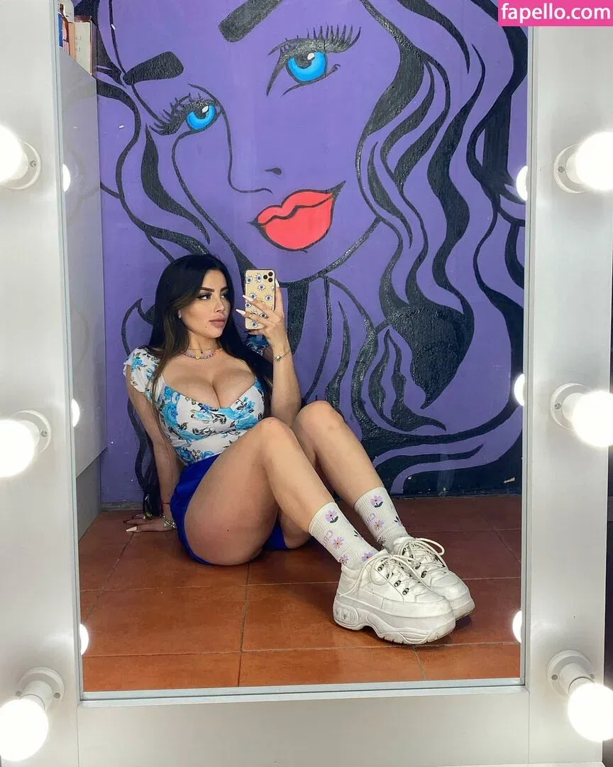 Vai Monroe Onlyfans Photo Gallery 