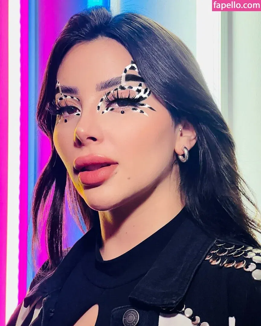 Vai Monroe Onlyfans Photo Gallery 