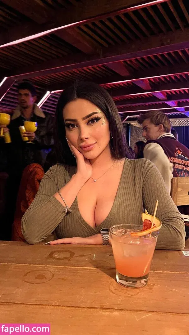 Vai Monroe Onlyfans Photo Gallery 