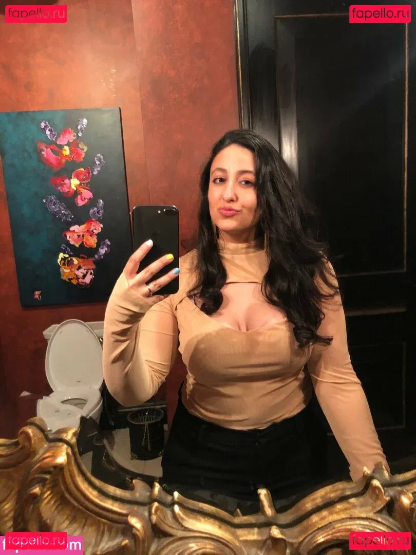 Nicole Enayati Onlyfans Photo Gallery 