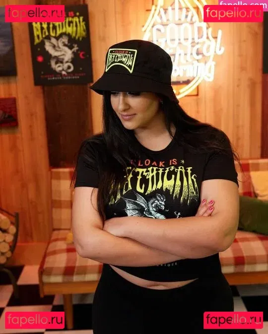 Nicole Enayati Onlyfans Photo Gallery 