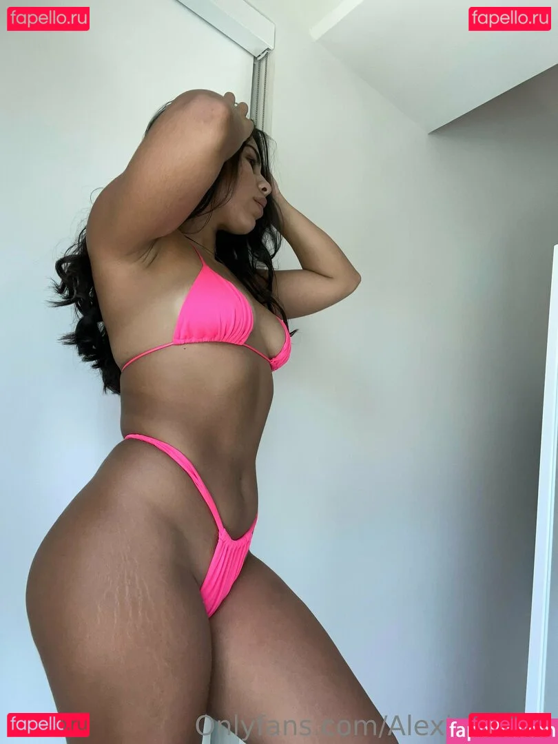 alexisbtelles Onlyfans Photo Gallery 