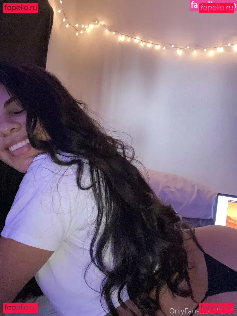 alexisbtelles Onlyfans Photo Gallery 