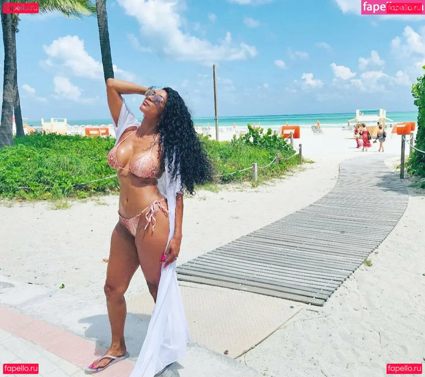 theredsonya Onlyfans Photo Gallery 