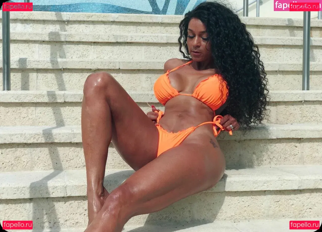 theredsonya Onlyfans Photo Gallery 