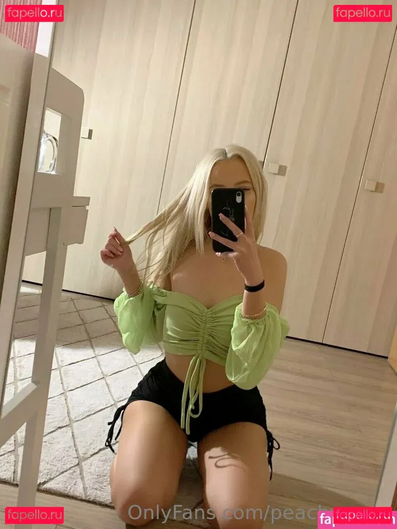 peachymora Onlyfans Photo Gallery 