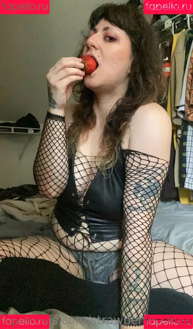 strawberryscales Onlyfans Photo Gallery 