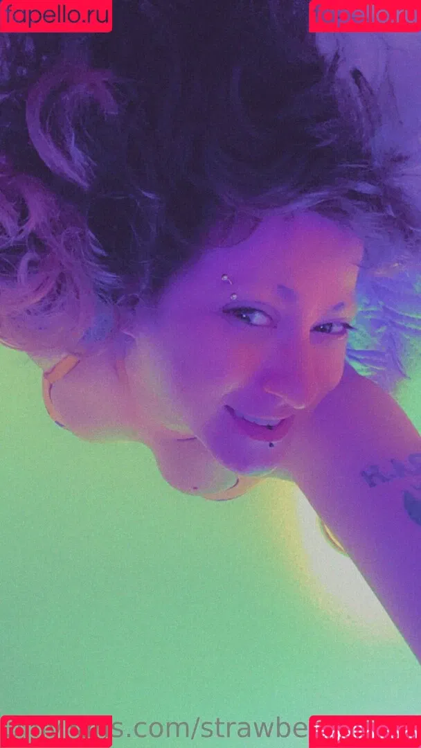 strawberryscales Onlyfans Photo Gallery 